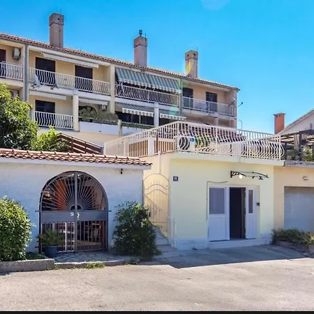 Apartament Viki 2 *